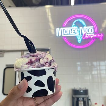 Motley Moo Creamery - Single scoop lemon blueberry - Ice Cream & Frozen Yogurt Near Me - Anchorage, Alaska