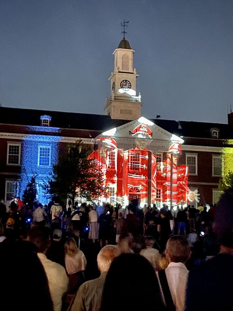 Photos of HINSDALE PUBLIC LIBRARY Updated August 2024 12 Photos & 13 Reviews 20 E Maple St