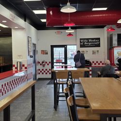 Five Guys - Dining room