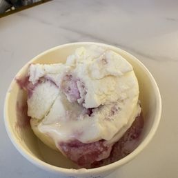 White chocolate raspberry gelato White chocolate raspberry gelato