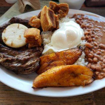 Mi Casita Bakery - Bandeja de paisa - Bakeries Near Me - Pembroke Pines, Florida