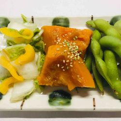 Little Tokyo - Fèves de soja, Potimarron mijoté et chou chinois mariné et zeste de Yuzu