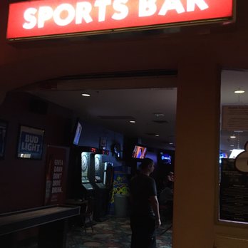 Edgewater Sports Bar - Signs - Sports Bars Near Me - Laughlin, Nevada