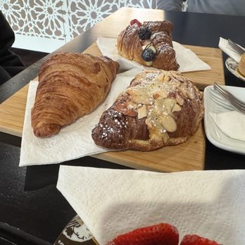 Le Caramel By Chefsetee - Bakeries Near Me - Orlando, Florida