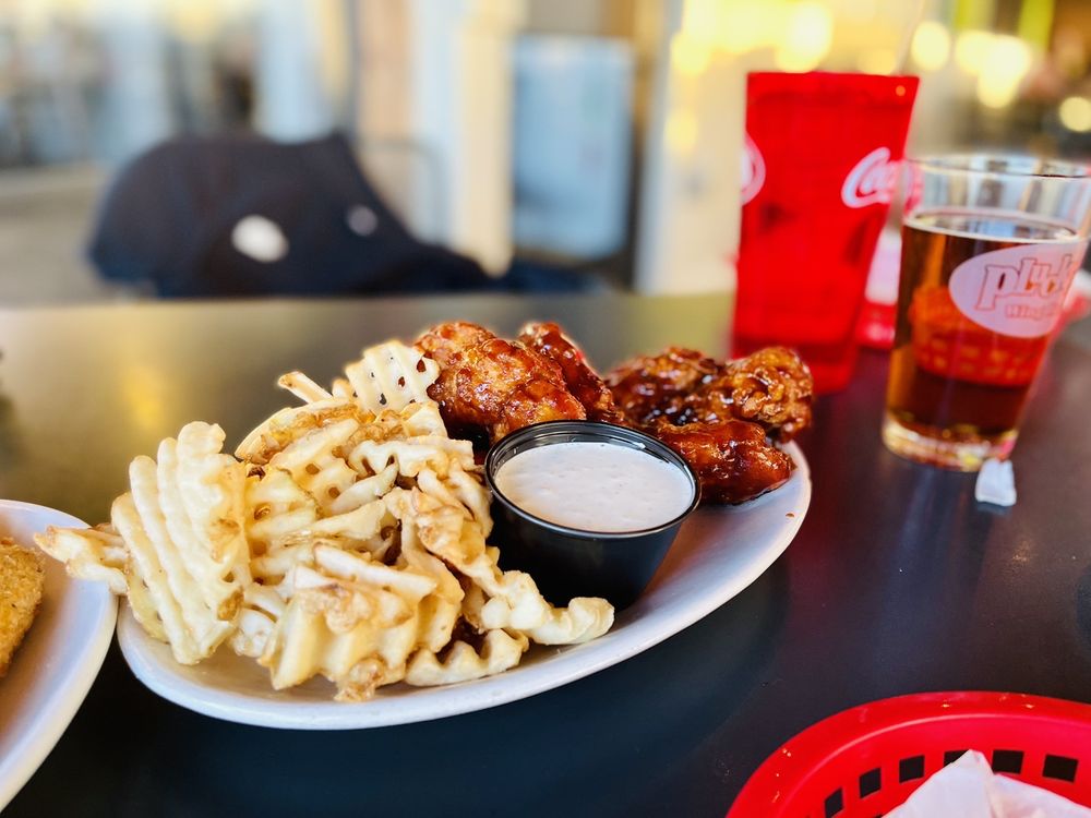 Pluckers Wing Bar - Landmark