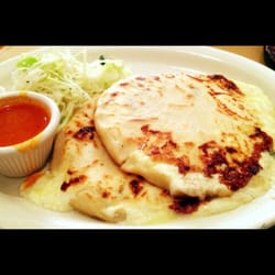 Delicias de La Abuela - Pupusas revueltas