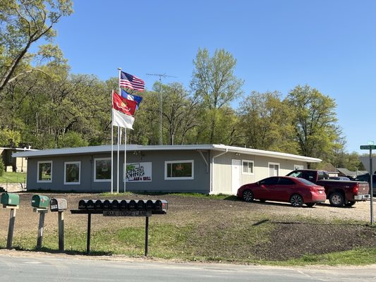 Uncle John' Bar & Grill