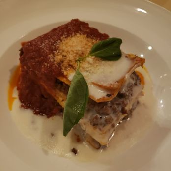 Mama Della's Ristorante - Lasagna - Italian Near Me - Orlando, Florida Mama Della's Ristorante - Lasagna - Italian Near Me - Orlando, Florida