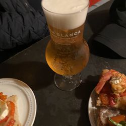 Molta Barra - Draft bear with pintxos