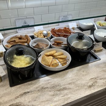 Aspire Lounge T4 - Hot Breakfast Bar - Airport Lounges Near Me - Ontario, California