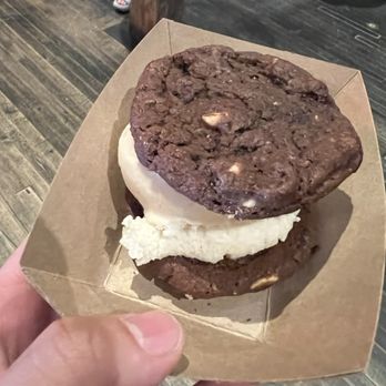 Honeysuckle Gelato - Ice Cream & Frozen Yogurt Near Me - Atlanta, Georgia