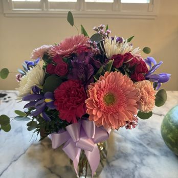 Magnolia Flowers - replacement arrangement - Florists Near Me - Riverside, California Magnolia Flowers - replacement arrangement - Florists Near Me - Riverside, California