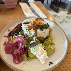 Caravan - Avocado eggs on brioche