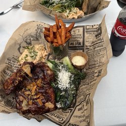 Brasserie Fengselet - BBQ Spareribs, Grilled Greens, Sweet Potato Fries, Coleslaw