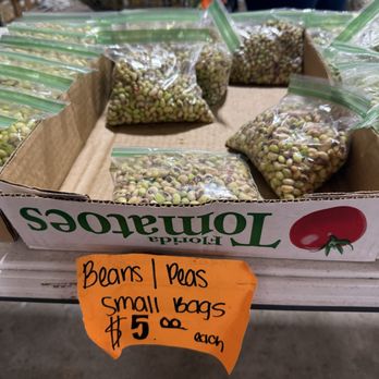 Pee Dee Farmers Market - Peas and beans at a vendor - Farmers Market Near Me - Florence, South Carolina Pee Dee Farmers Market - Peas and beans at a vendor - Farmers Market Near Me - Florence, South Carolina