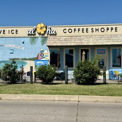 Aloha Shave Ice & Coffee Shoppe - Nice outside patio beat shaved ice