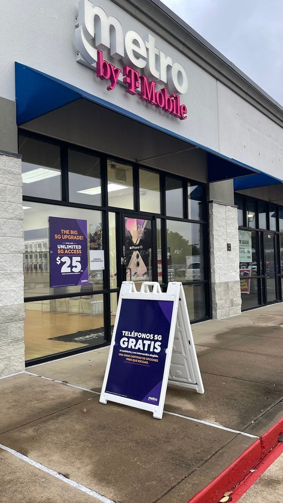 METRO BY TMOBILE Updated June 2024 13 Photos 1212 N Highway 377