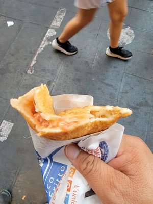 Antica Pizza Fritta da Zia Esterina Sorbillo by null