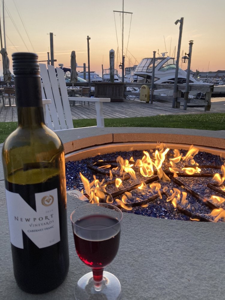 DOWNTOWN LIQUORS Updated September 2024 11 Reviews 202 Thames St