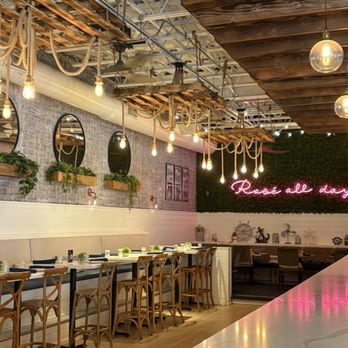 The Hampton Social - Streeterville - Seating - New American Near Me - Chicago, Illinois The Hampton Social - Streeterville - Seating - New American Near Me - Chicago, Illinois