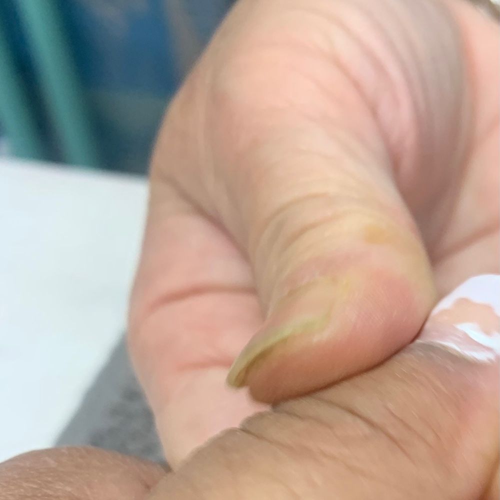 Annie Nails & Spa - Technician's hands were very dirty. - Nail Salons Near Me - Whittier, California