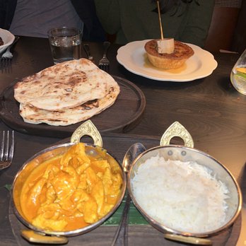 Armitage Alehouse - Chicken Tikka Masala, Naan, and Chicken Pot Pie - Pubs Near Me - Chicago, Illinois Armitage Alehouse - Chicken Tikka Masala, Naan, and Chicken Pot Pie - Pubs Near Me - Chicago, Illinois