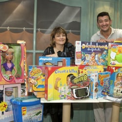 Aux Spécialités - jouets offert a l'hôpital de clermont ferrant pour les enfants avec les bénéfice de pâques