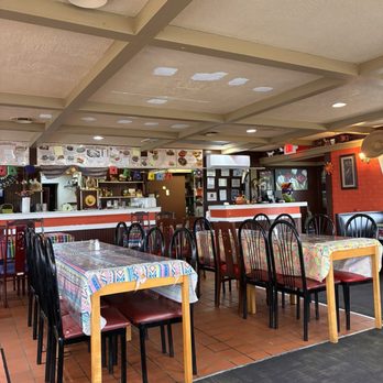 El Cielito Lindo - Empty restaurant and it shouldn't be! - Salad Near Me - Roanoke, Virginia El Cielito Lindo - Empty restaurant and it shouldn't be! - Salad Near Me - Roanoke, Virginia