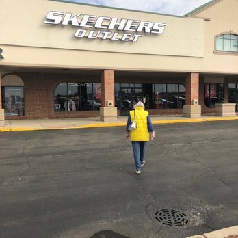 SKECHERS Warehouse Outlet - Welcome - Shoe Stores Near Me - Downers Grove, Illinois SKECHERS Warehouse Outlet - Welcome - Shoe Stores Near Me - Downers Grove, Illinois