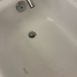 Chipped, nasty tub Chipped, nasty tub