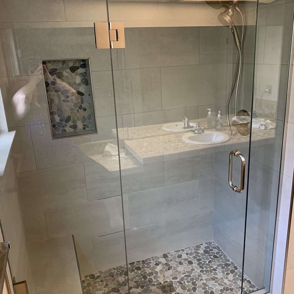 Banks Glass - Glass shower door - Windows Installation Near Me - Jamestown, California