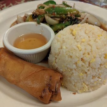 King & I - Pad pri sod - one of the entree options from Monday lunch special - Thai Near Me - Milwaukee, Wisconsin