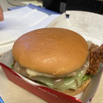 Chick-fil-A - Deluxe spicy chicken sandwich - Chicken Shop Near Me - Honolulu, Hawaii Chick-fil-A - Deluxe spicy chicken sandwich - Chicken Shop Near Me - Honolulu, Hawaii