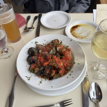 Beppe & Gianni's Trattoria - Vongole Alla Trattoria. I didn't enjoy this; it was a personal preference. im grateful that my bf did. - Italian Near Me - Eugene, Oregon Beppe & Gianni's Trattoria - Vongole Alla Trattoria. I didn't enjoy this; it was a personal preference. im grateful that my bf did. - Italian Near Me - Eugene, Oregon