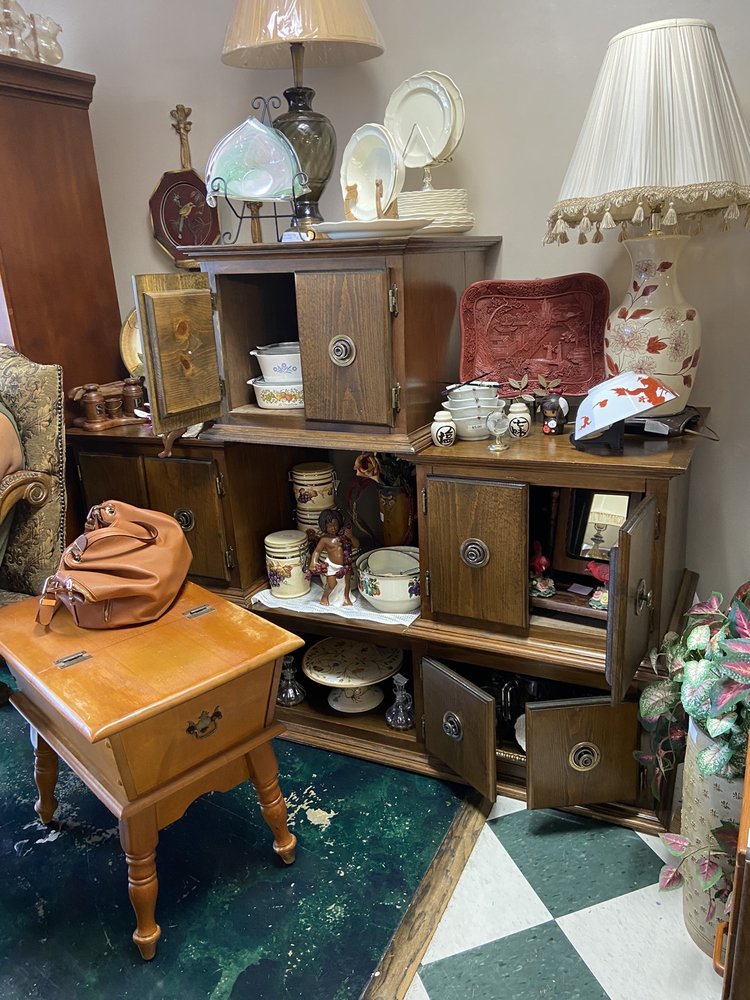 GRANNY’S TREASURES & MORE Updated August 2024 105 Rankin Extended