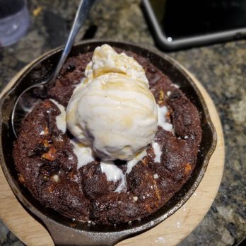 Topgolf - Cookie skillet....was more like a brownie - New American Near Me - Atlanta, Georgia