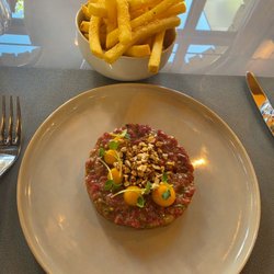 Délice La Brasserie - Beef Tartare with fries