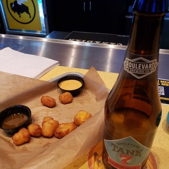 Buffalo Wild Wings - Tank 7, cheese curds - American Near Me - Bellevue, Nebraska