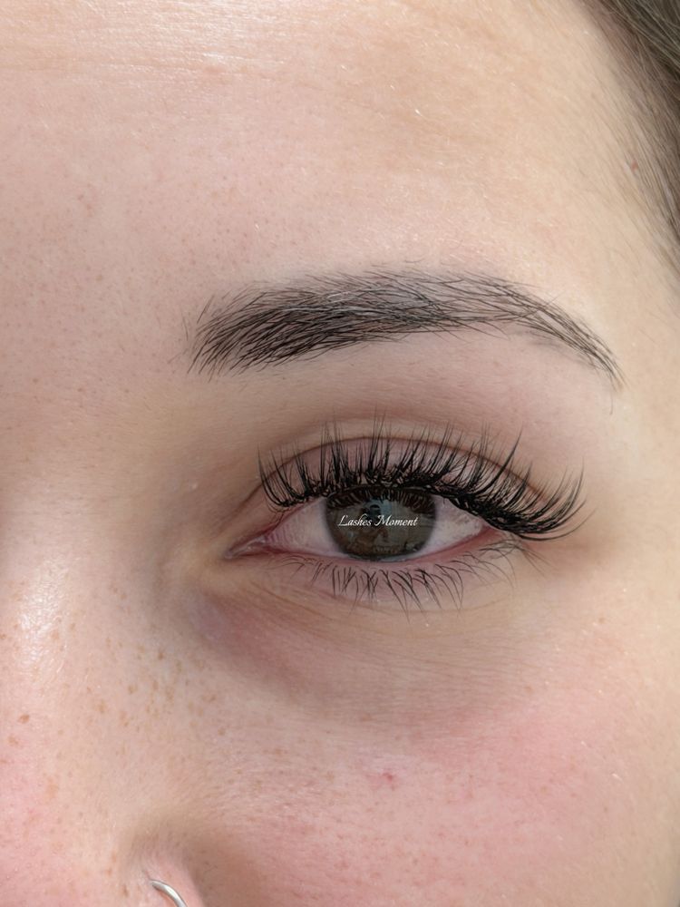 Lashes Moment Logo