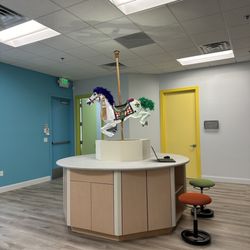 Pediatric Associates - Indoor decor