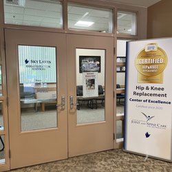 Sky Lakes Outpatient Rehabilitation - Sky Lakes Rehabilitation Services entrance - Hip & Knee Replacement Center of Excellence Certified