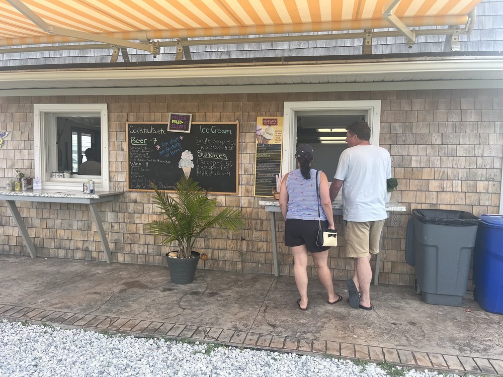 Dusty's Ice Cream Weekapaug Logo