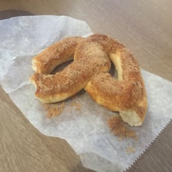 Bavarian Pretzel Shop - Bad pretzel!!