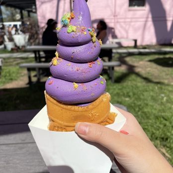 Omg Squee - ube taiyaki sundae w/ fruity pebbles - Desserts Near Me - Austin, Texas