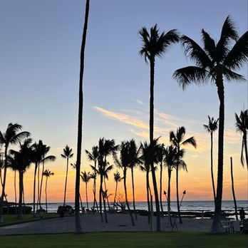 CanoeHouse - Sunset over big isle - Japanese Near Me - Kamuela, Hawaii
