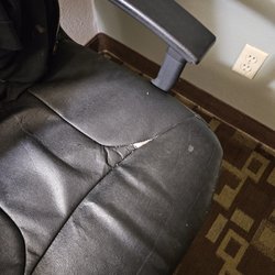 Quality Inn At Collins Road - Cedar Rapids - Chair ripping