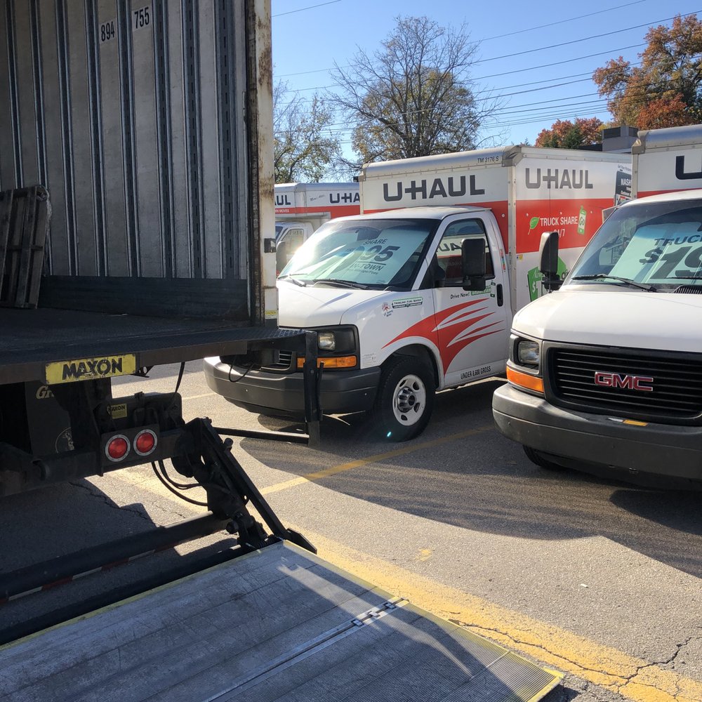 U-Haul Moving & Storage - Elsmere - My truck blocked by a semi - Self Storage Near Me - Elsmere, Kentucky U-Haul Moving & Storage - Elsmere - My truck blocked by a semi - Self Storage Near Me - Elsmere, Kentucky
