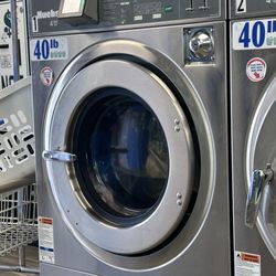 Hilltop Laundromat - The washer that is washing my clothes.