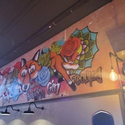 Mad Flavorz Wing Lounge - Creative interior