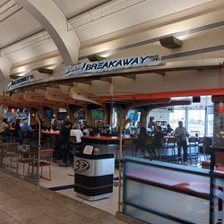 John Wayne Airport - Terminal C Ducks Breakaway Bar & Grill